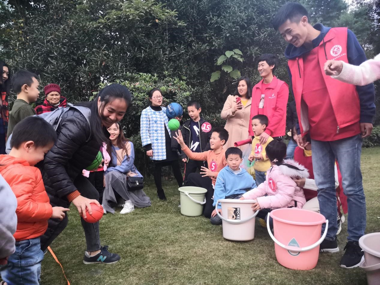 并明白其重要性,体会到了运动精神,提高了小朋友们参与体育活动的兴趣